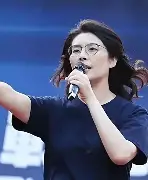 郑钦文至今英超出牌最多球迷热议(郑钦文与萨巴伦卡的历史对决有何看点)|